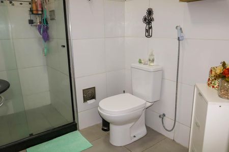 Apartamento à venda com 77m², 2 quartos e sem vaga Apartamento à venda com 77m², 2 quartos e sem vagaBanheiro Social