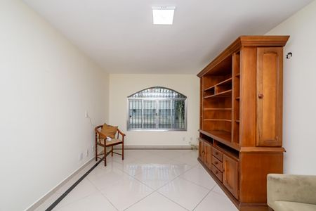 Casa para alugar com 140m², 3 quartos e 2 vagas Casa para alugar com 140m², 3 quartos e 2 vagasSala de estar