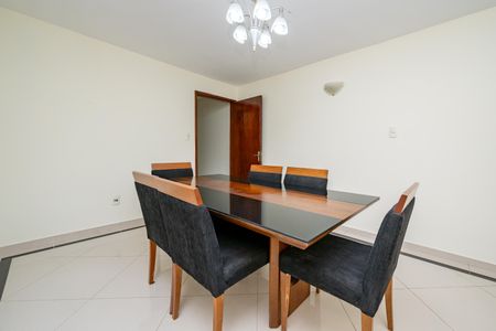Casa para alugar com 140m², 3 quartos e 2 vagas Casa para alugar com 140m², 3 quartos e 2 vagasSala de Jantar