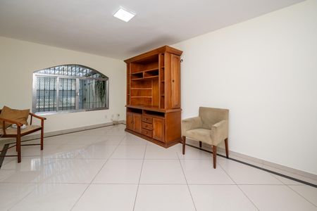 Casa para alugar com 140m², 3 quartos e 2 vagas Casa para alugar com 140m², 3 quartos e 2 vagasSala de estar