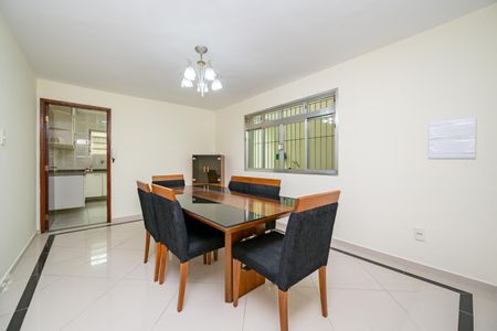 Casa para alugar com 140m², 3 quartos e 2 vagas Casa para alugar com 140m², 3 quartos e 2 vagasSala de Jantar