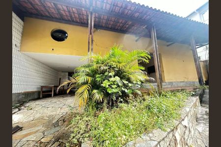 Casa para alugar com 296m², 4 quartos e 3 vagas Casa para alugar com 296m², 4 quartos e 3 vagasÁrea externa