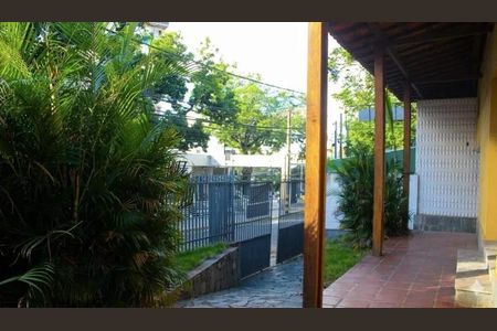 Casa para alugar com 296m², 4 quartos e 3 vagas Casa para alugar com 296m², 4 quartos e 3 vagasÁrea externa