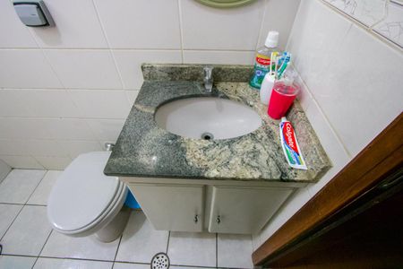 Banheiro social de casa à venda com 3 quartos, 120m² em Vila Curuçá, Santo André