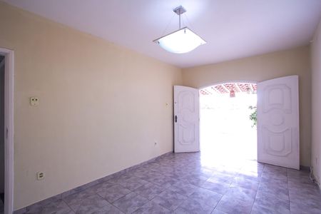 Casa para alugar com 90m², 2 quartos e sem vaga Casa para alugar com 90m², 2 quartos e sem vagaSala
