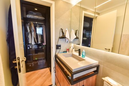 Apartamento à venda com 68m², 2 quartos e 1 vaga Apartamento à venda com 68m², 2 quartos e 1 vagaBanheiro da suíte