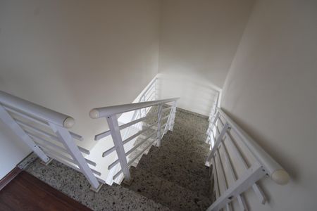 Casa de condomínio para alugar com 180m², 3 quartos e 1 vagaEscada
