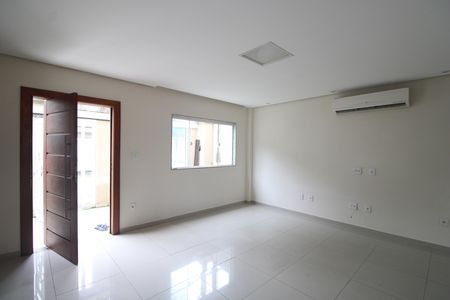 Casa de condomínio para alugar com 180m², 3 quartos e 1 vagaSala