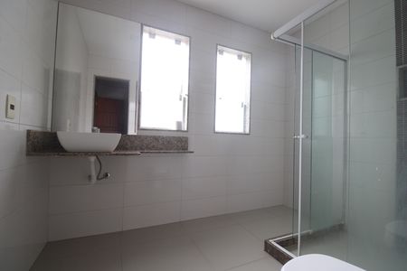Casa de condomínio para alugar com 180m², 3 quartos e 1 vagaBanheiro suíte 3