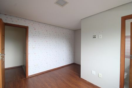 Casa de condomínio para alugar com 180m², 3 quartos e 1 vagaSuíte 1