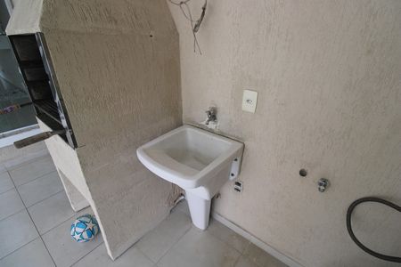 Casa de condomínio para alugar com 180m², 3 quartos e 1 vagaÁrea de serviço