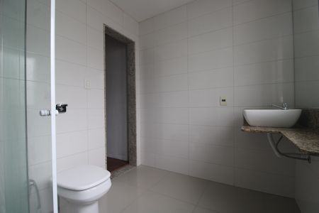 Casa de condomínio para alugar com 180m², 3 quartos e 1 vagaBanheiro suíte 3