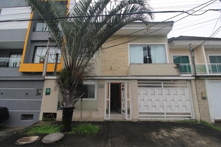Casa de condomínio para alugar com 180m², 3 quartos e 1 vagaFachada