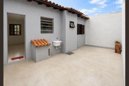 Casa para alugar com 55m², 2 quartos e 3 vagas