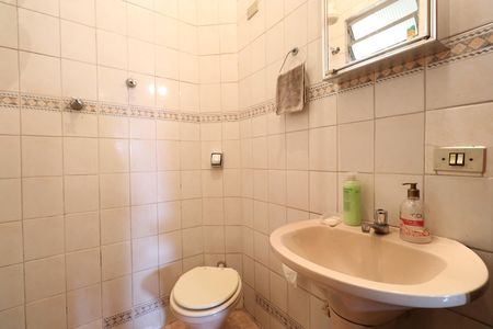 Casa para alugar com 440m², 3 quartos e 2 vagasBanheiro Social