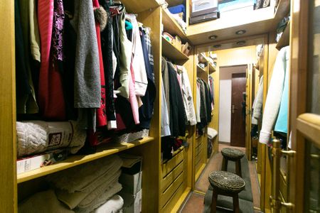 Apartamento à venda com 143m², 4 quartos e 2 vagas Apartamento à venda com 143m², 4 quartos e 2 vagasCloset da Suíte