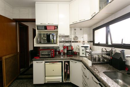 Apartamento à venda com 143m², 4 quartos e 2 vagas Apartamento à venda com 143m², 4 quartos e 2 vagasCozinha