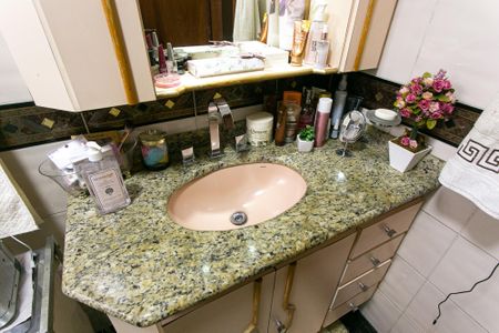 Apartamento à venda com 143m², 4 quartos e 2 vagas Apartamento à venda com 143m², 4 quartos e 2 vagasBanheiro da Suíte
