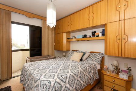 Apartamento à venda com 143m², 4 quartos e 2 vagas Apartamento à venda com 143m², 4 quartos e 2 vagasSuíte
