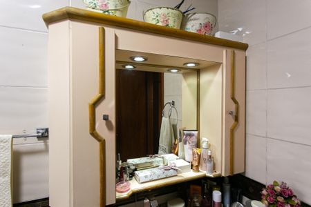 Apartamento à venda com 143m², 4 quartos e 2 vagas Apartamento à venda com 143m², 4 quartos e 2 vagasBanheiro da Suíte