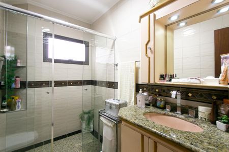 Apartamento à venda com 143m², 4 quartos e 2 vagas Apartamento à venda com 143m², 4 quartos e 2 vagasBanheiro da Suíte