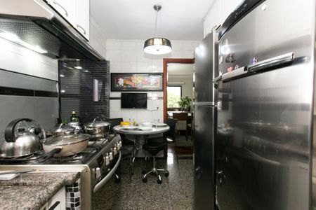 Apartamento à venda com 143m², 4 quartos e 2 vagas Apartamento à venda com 143m², 4 quartos e 2 vagasCozinha