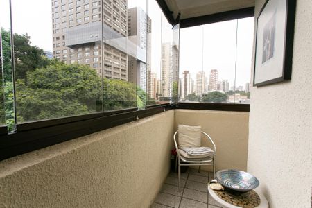 Apartamento à venda com 143m², 4 quartos e 2 vagas Apartamento à venda com 143m², 4 quartos e 2 vagasVaranda da Suíte
