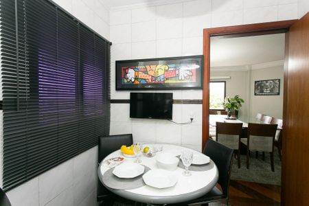 Apartamento à venda com 143m², 4 quartos e 2 vagas Apartamento à venda com 143m², 4 quartos e 2 vagasCozinha