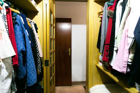 Apartamento à venda com 143m², 4 quartos e 2 vagas Apartamento à venda com 143m², 4 quartos e 2 vagasCloset da Suíte