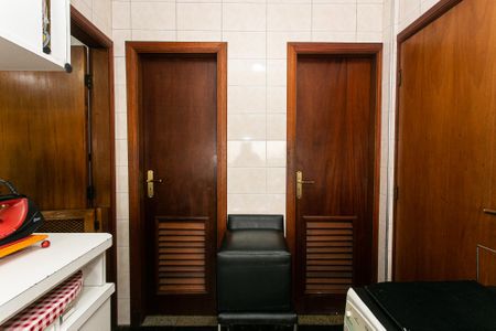 Apartamento à venda com 143m², 4 quartos e 2 vagas Apartamento à venda com 143m², 4 quartos e 2 vagasÁrea de Serviço