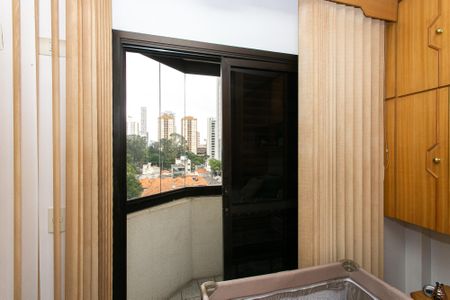 Apartamento à venda com 143m², 4 quartos e 2 vagas Apartamento à venda com 143m², 4 quartos e 2 vagasSuíte