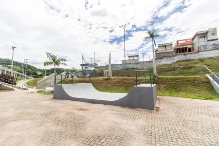 Casa de condomínio à venda com 170m², 3 quartos e 4 vagas Casa de condomínio à venda com 170m², 3 quartos e 4 vagasQuadra Esportiva
