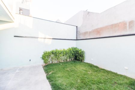 Casa de condomínio à venda com 170m², 3 quartos e 4 vagas Casa de condomínio à venda com 170m², 3 quartos e 4 vagasQuintal