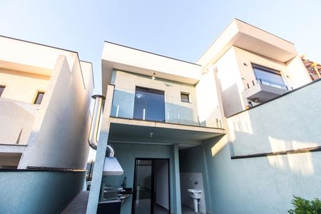 Casa de condomínio à venda com 170m², 3 quartos e 4 vagas Casa de condomínio à venda com 170m², 3 quartos e 4 vagasFachada