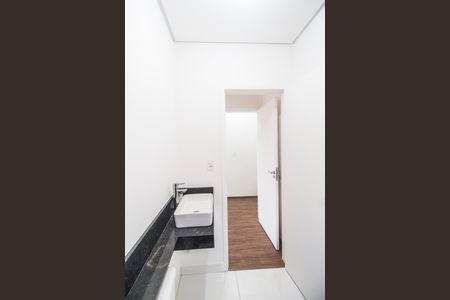 Casa de condomínio à venda com 170m², 3 quartos e 4 vagas Casa de condomínio à venda com 170m², 3 quartos e 4 vagasBanheiro da Suíte
