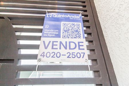 Casa de condomínio à venda com 170m², 3 quartos e 4 vagas Casa de condomínio à venda com 170m², 3 quartos e 4 vagasVista da Rua