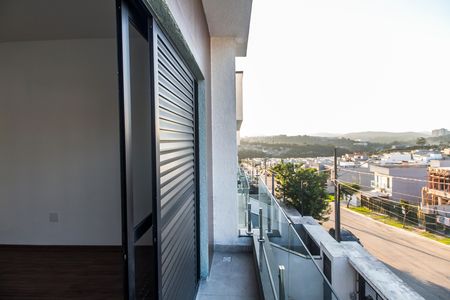 Casa de condomínio à venda com 170m², 3 quartos e 4 vagas Casa de condomínio à venda com 170m², 3 quartos e 4 vagasSacada