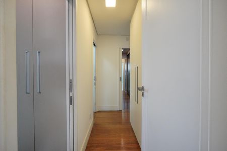 Apartamento para alugar com 170m², 3 quartos e 3 vagasCorredor