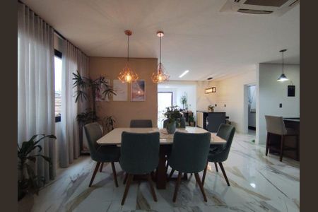 Casa de condomínio para alugar com 330m², 5 quartos e 3 vagas