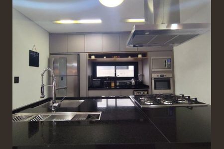 Casa de condomínio para alugar com 330m², 5 quartos e 3 vagas