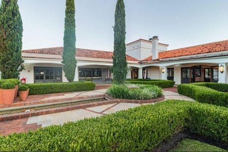 Casa de condomínio para alugar com 330m², 5 quartos e 3 vagas
