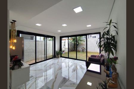 Casa de condomínio para alugar com 330m², 5 quartos e 3 vagas