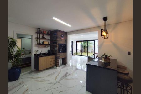 Casa de condomínio para alugar com 330m², 5 quartos e 3 vagas