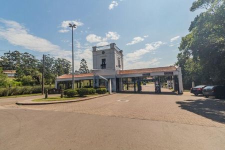 Casa de condomínio para alugar com 330m², 5 quartos e 3 vagas