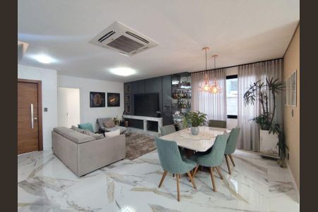Casa de condomínio para alugar com 330m², 5 quartos e 3 vagas