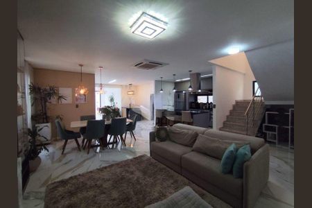 Casa de condomínio para alugar com 330m², 5 quartos e 3 vagas