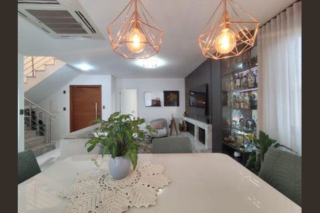 Casa de condomínio para alugar com 330m², 5 quartos e 3 vagas