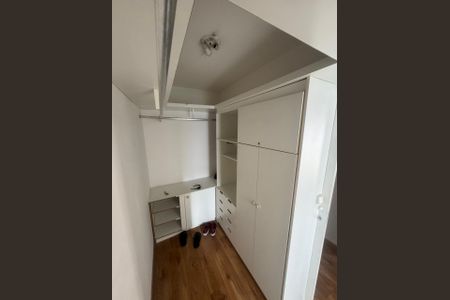 Apartamento para alugar com 117m², 3 quartos e 3 vagas Apartamento para alugar com 117m², 3 quartos e 3 vagasCloset