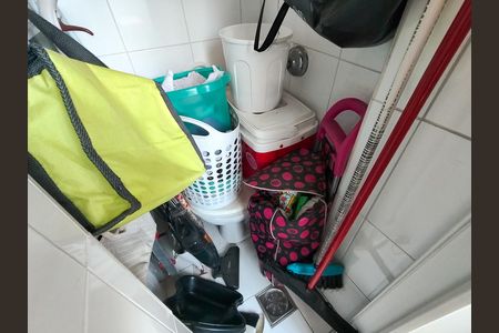 Apartamento à venda com 54m², 2 quartos e 1 vaga Apartamento à venda com 54m², 2 quartos e 1 vagaBanheiro de serviço