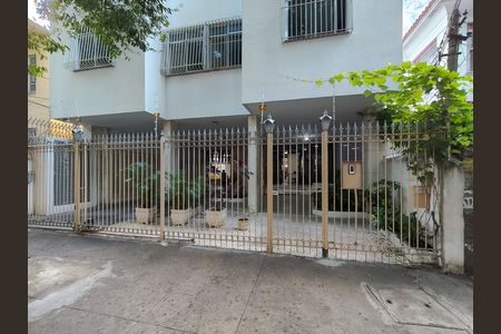 Fachada e portaria de apartamento à venda com 2 quartos, 54m² em Grajaú, Rio de Janeiro